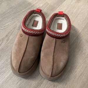 Ugg Tazz in Chestnut Size 8
